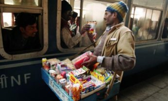 india-train-vendors-007